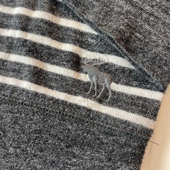 💚5 for $25 Abercrombie &Fitch Raglan Striped Gray Long Sleeve Women’s Size Large - Picture 3 of 12